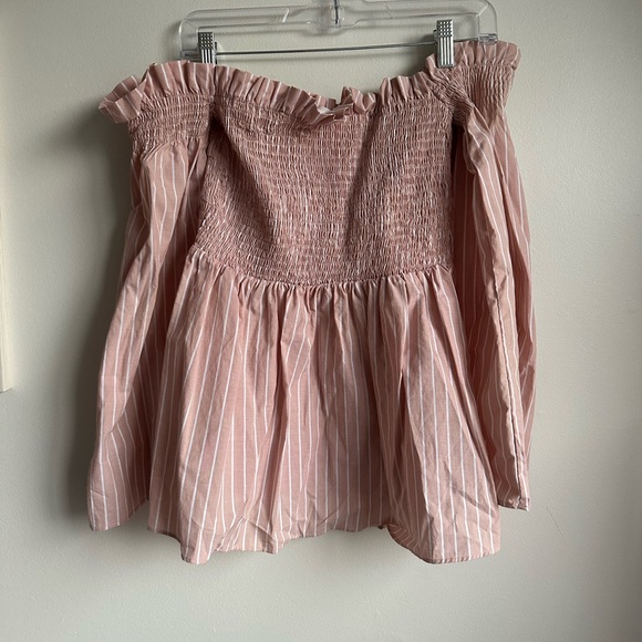 Astr top amazing neckline - Picture 4 of 4